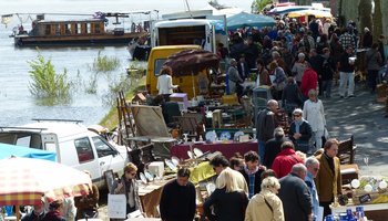 Un marché aux puces